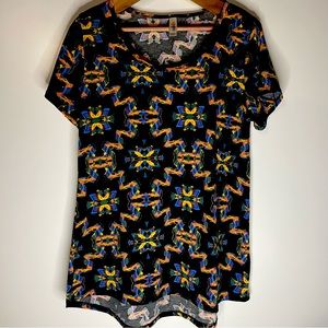 ⚫️ LulaRoe woman’s size Medium design top black